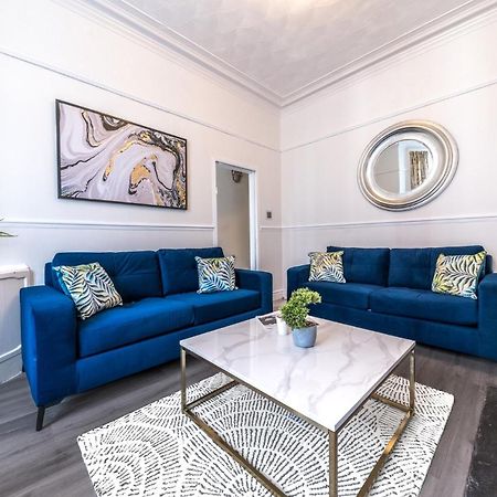 Stylish Luxury Large 4Br Kingbed Apartment Barrow-in-Furness ภายนอก รูปภาพ