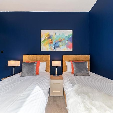 Stylish Luxury Large 4Br Kingbed Apartment Barrow-in-Furness ภายนอก รูปภาพ
