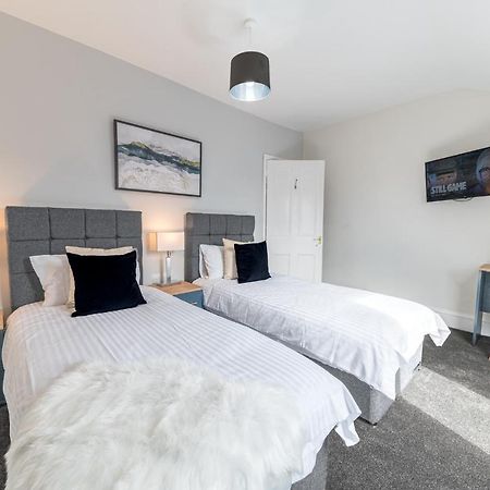 Stylish Luxury Large 4Br Kingbed Apartment Barrow-in-Furness ภายนอก รูปภาพ