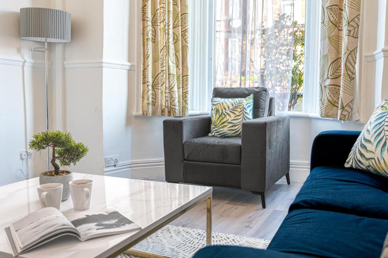 Stylish Luxury Large 4Br Kingbed Apartment Barrow-in-Furness ภายนอก รูปภาพ