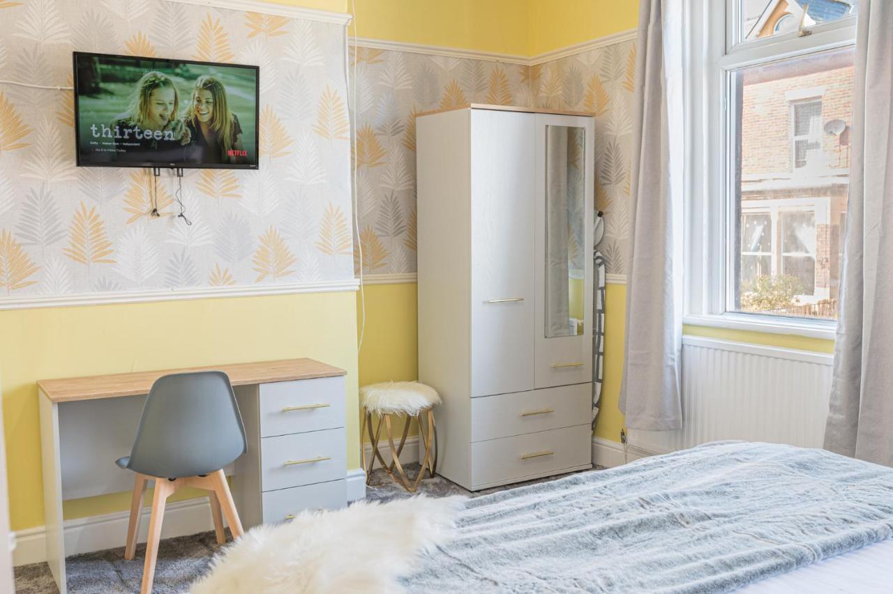 Stylish Luxury Large 4Br Kingbed Apartment Barrow-in-Furness ภายนอก รูปภาพ