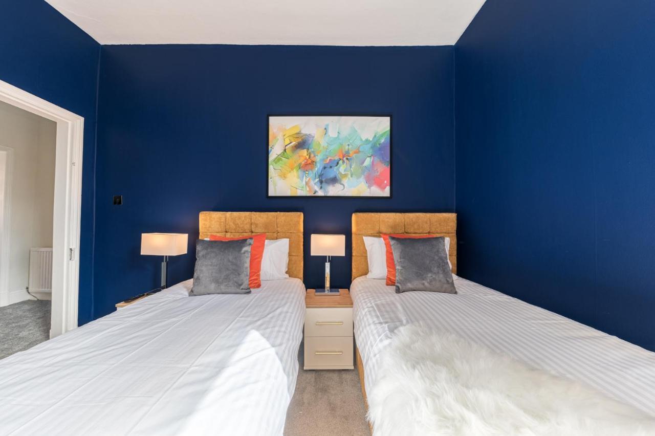 Stylish Luxury Large 4Br Kingbed Apartment Barrow-in-Furness ภายนอก รูปภาพ