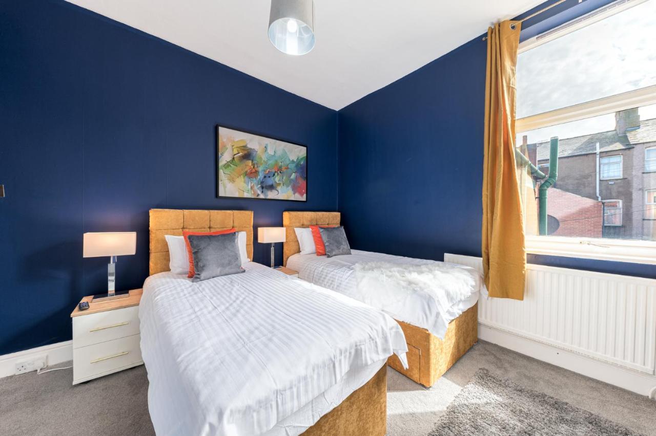 Stylish Luxury Large 4Br Kingbed Apartment Barrow-in-Furness ภายนอก รูปภาพ