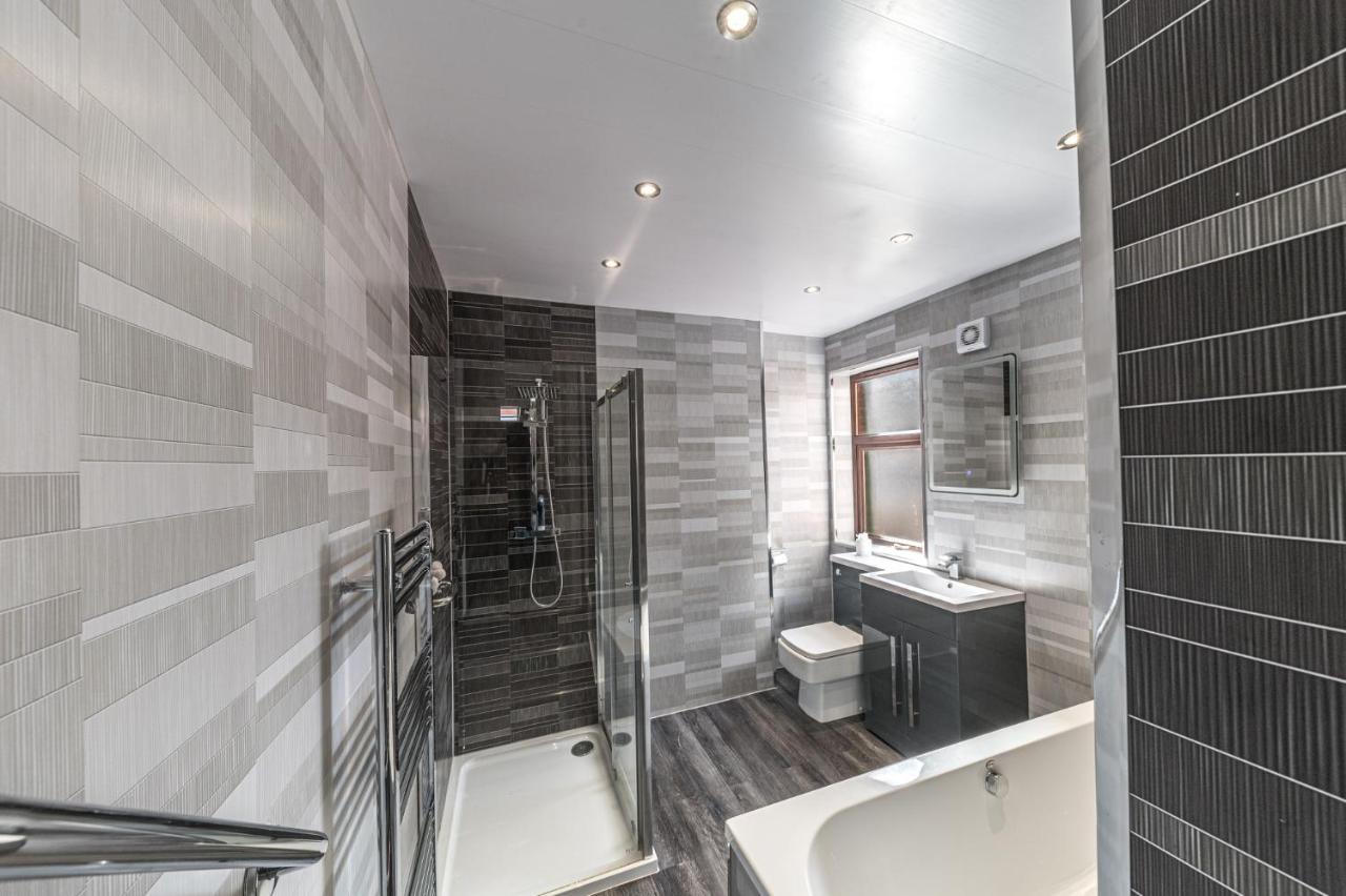 Stylish Luxury Large 4Br Kingbed Apartment Barrow-in-Furness ภายนอก รูปภาพ