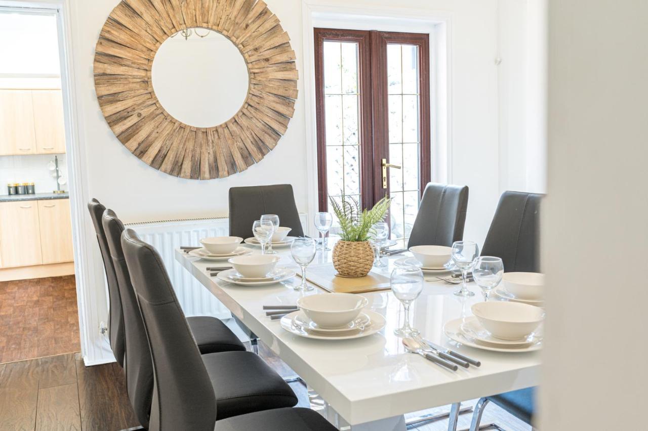 Stylish Luxury Large 4Br Kingbed Apartment Barrow-in-Furness ภายนอก รูปภาพ